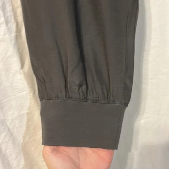 Atm Pleated Front Silk Charcoal Grey Slightly Cropped Pull On Jogger